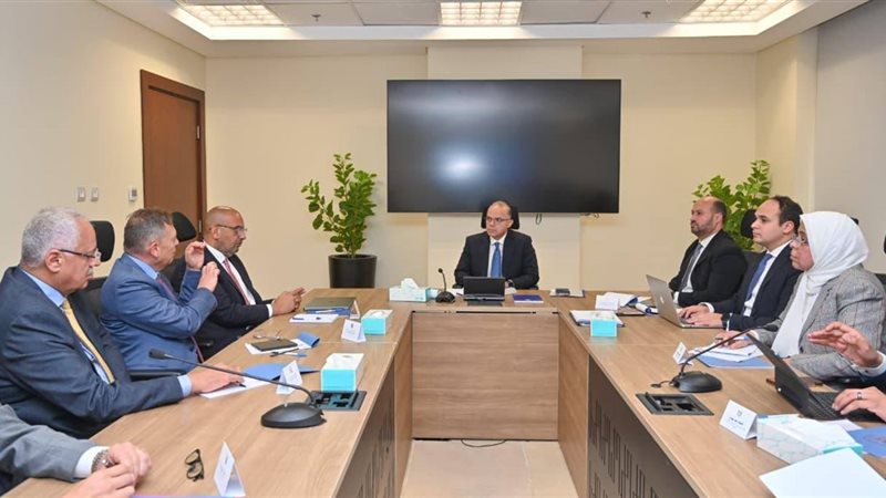  اجتماع وزير الاستثمار