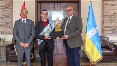 محافظ الإسكندرية يكرِّم الطلاب الفائزين في مسابقة أوائل الطلبة للثانوية العامة لغات