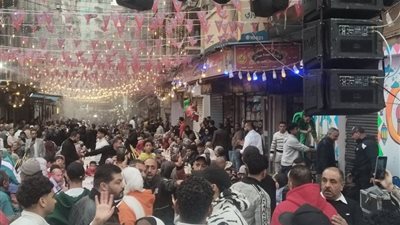 شباب الإسكندرية يقيمون أطول مائدة إفطار بمنطقة 
