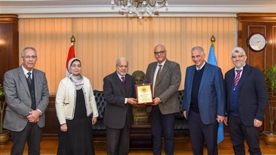 محافظ الإسكندرية يستقبل وفد جامعة 