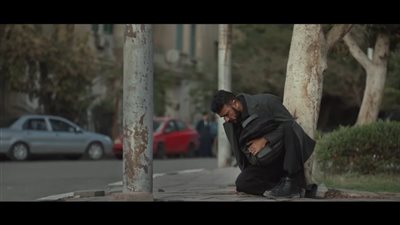 علي كلاي حلقة 22، أحمد العوضي مشرد بالشوارع ويعاني حالة نفسية سيئة بعد وفاة روح 