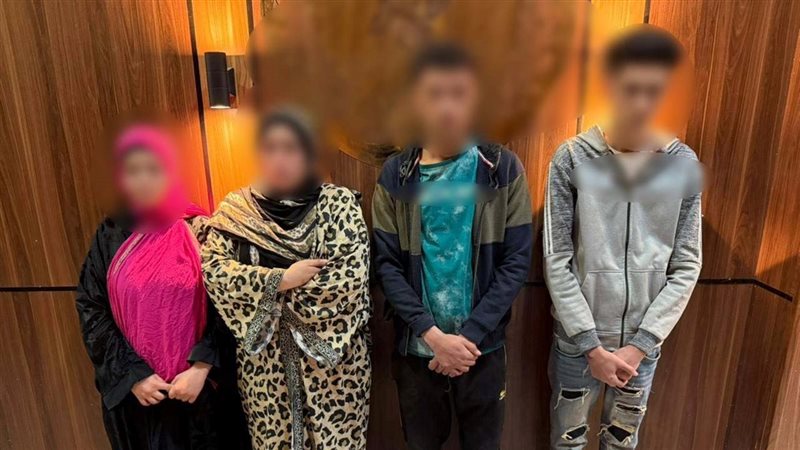  ضبط سيدتين وشخصين,