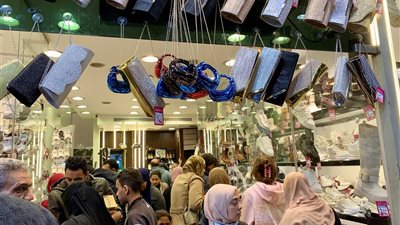قبل العيد بأيام، وسط القاهرة تعود إلى الحيوية والازدحام