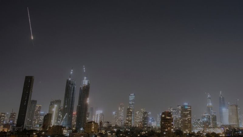 صواريخ إيرانية تضرب