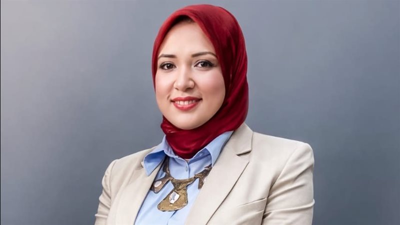 الإعلامية عزة إسماعيل