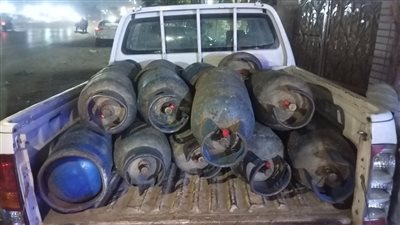 ضبط أغذية فاسدة وأسطوانات غاز قبل تهريبها للسوق السوداء بالفيوم 