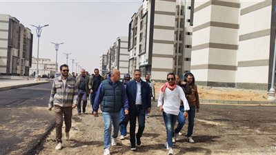 مسؤولو الإسكان يتفقدون أعمال تنفيذ عدد من المشروعات في بدر 