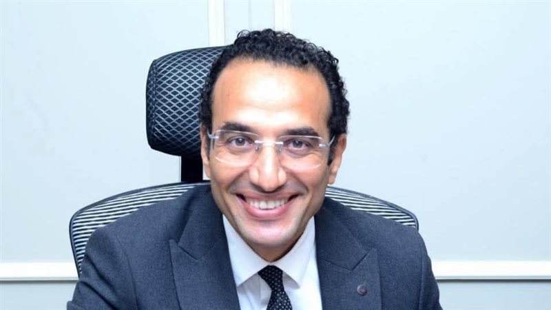 أحمد كمال، مساعد