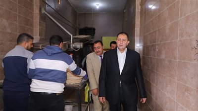 ​محافظ دمياط في زيارة مفاجئة لمخابز ميت أبو غالب 