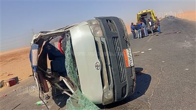 إصابة 11 شخصًا في انقلاب ميكروباص على طريق القنطرة – العريش 