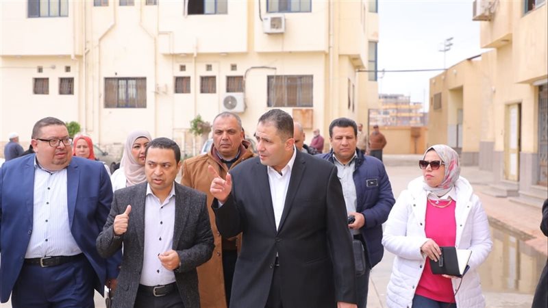 محافظ دمياط داخل