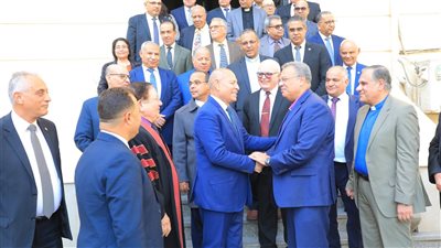 محافظ القاهرة يستقبل رئيس الطائفة الإنجيلية 