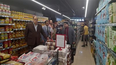 ضبط 4 آلاف وحدة مواد غذائية منتهية الصلاحية وإحالة المخالفين للنيابة العامة بسوهاج