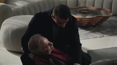 وداع مؤثر، وفاة والد أحمد العوضي في أحضانه بالحلقة 27 من علي كلاي 