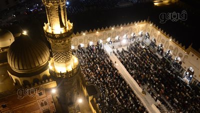  المصلون يحيون تراويح ليلة السابع والعشرين من رمضان في مشهد إيماني مهيب بالجامع الأزهر (صور)