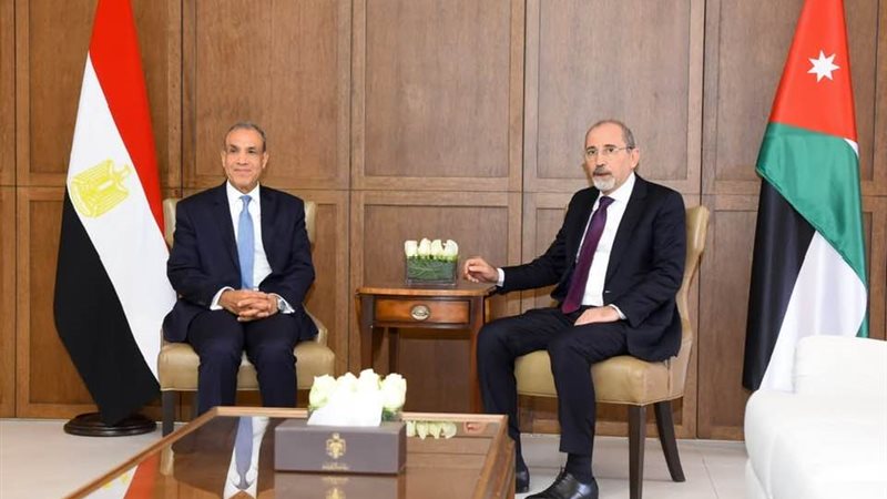 وزير الخارجية ونظيرة