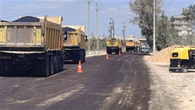 متابعة ميدانية لقيادات نقل البحيرة لأعمال رصف طريق الخيري بدمنهور (صور)