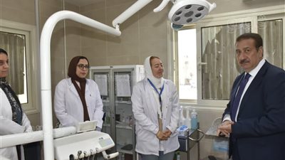 محافظ بورسعيد يفاجئ وحدة طب أسرة جنوب بالضواحي لمتابعة سير العمل 