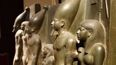  ثلاثيات الملك منكاورع، تمثال السيادة والقداسة في عصر بناة الأهرامات بمتحف التحرير