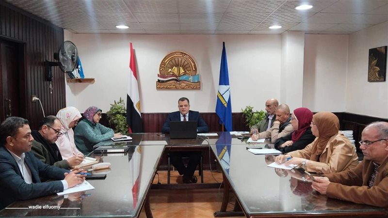 وكيل الوزارة يجتمع