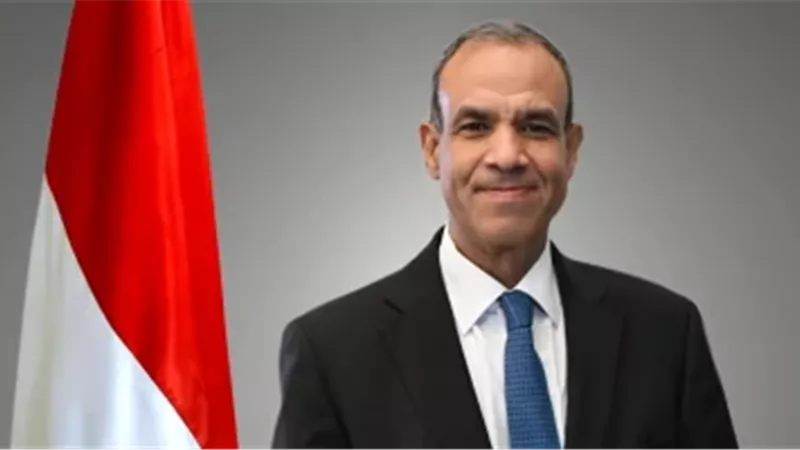 الدكتور بدر عبد العاطى