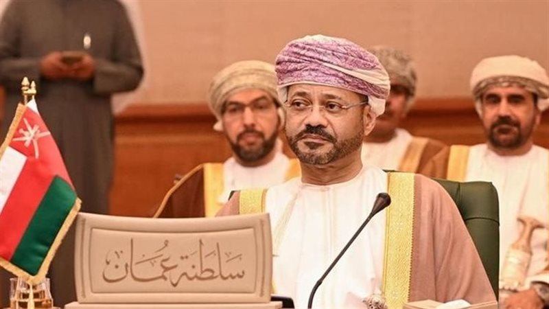 سلطنة عُمان تكشف موقفها من فرض رسوم على عبور السفن بمضيق هرمز 
