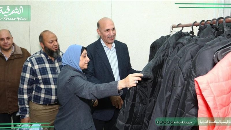 توزيع أحذية وملابس