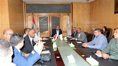 سكرتير محافظة الأقصر يبحث طرح الأراضي المستردة للاستثمار 