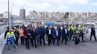 محافظ الإسكندرية يتفقد التشغيل التجريبي لكوبري الفريق أول سليمان عزت