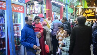 الفرصة الأخيرة، زحام شديد على محال الملابس والتسالي في وسط البلد ليلة العيد (صور)