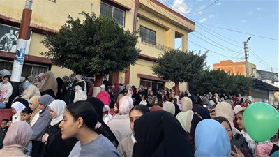  الأطفال في الصفوف الأولى، آلاف المصلين يؤدون صلاة عيد الفطر بالبحيرة (فيديو وصور)