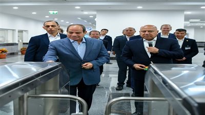 3 صور ترصد افتتاح السيسي لمونوريل شرق النيل ومنطقة النهر الأخضر بالعاصمة الجديدة