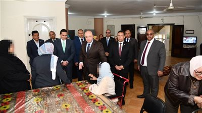 محافظ الفيوم يهنئ نزلاء دار رعاية المسنين بالعيد 