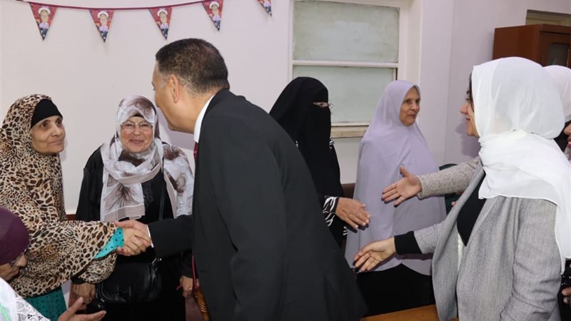 محافظ القليوبية يقدمم