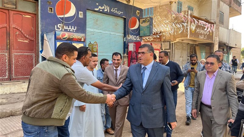 محافظ قنا يتفقد مستشفى