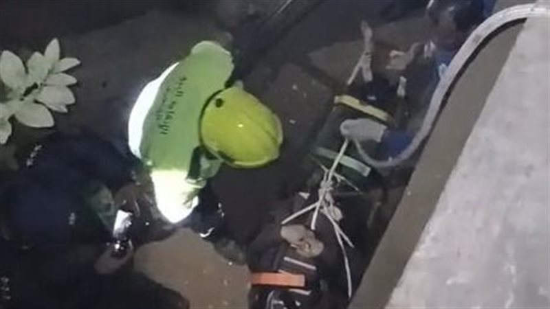 إنقاذ شخص سقط في