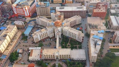 رئيس جامعة المنصورة يستعرض تقريرًا شاملًا حول أداء المستشفيات الجامعية خلال إجازة عيد الفطر 