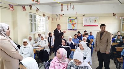 وكيل التعليم بالشرقية يفاجئ مدارس ديرب نجم التعليمية 