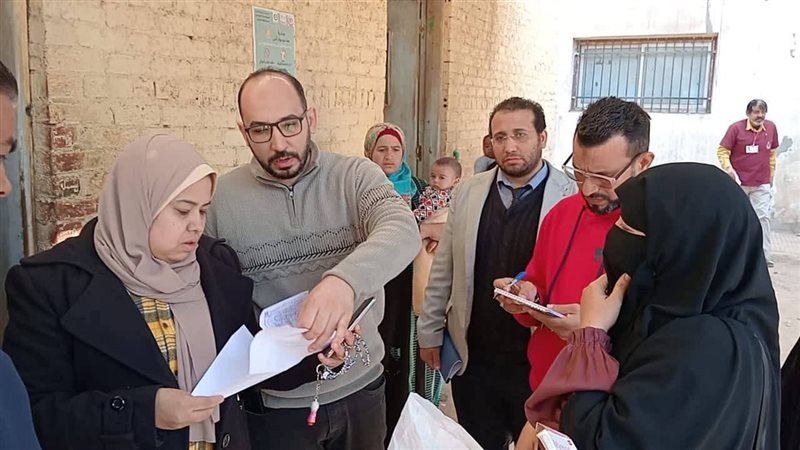محافظ المنيا يناقش