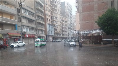 أجواء شتوية وأمطار غزيرة تضرب البحيرة (فيديو) 