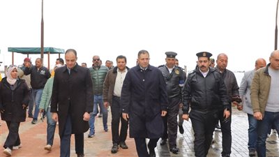 محافظ دمياط يتابع ميدانيا جاهزية المعدات والفرق الفنية لمواجهة الأمطار