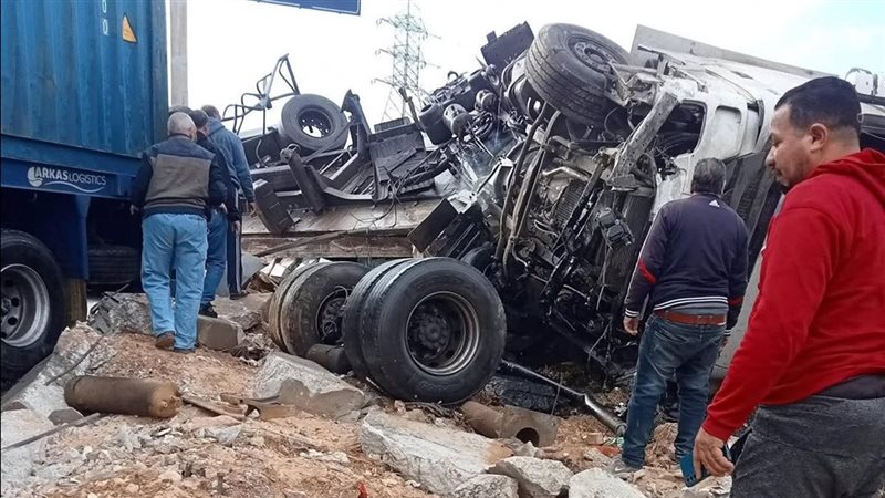 حادث تصادم بين سيارتي