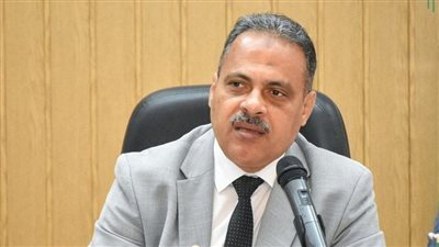 محافظ الشرقية يصدر 38 قرارا تأديبيا لـ 84 من العاملين بالجهاز الإداري