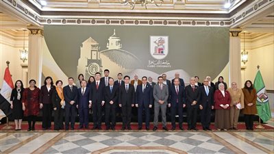 تعزيز الشراكة الاستراتيجية وتحديد البرامج المشتركة بين جامعتي القاهرة وبكين 