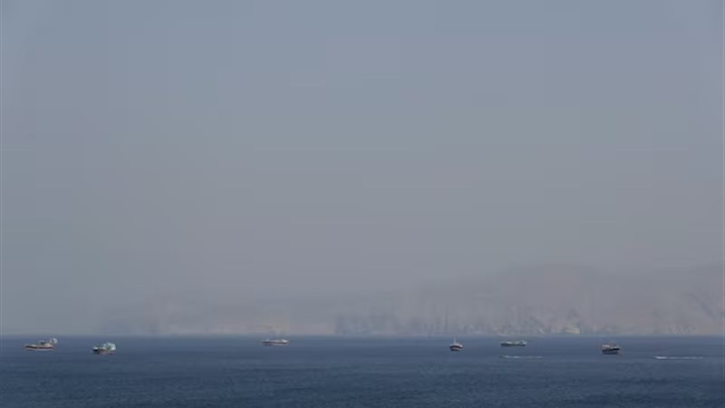 قوارب في مضيق هرمز