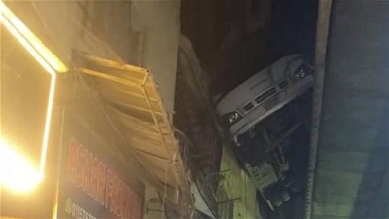 اقتحام ميني باص بلكونة