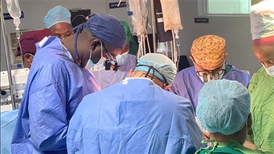 جامعة المنصورة تجري جراحات قلب متقدمة في تنزانيا ضمن بعثة طبية دولية 