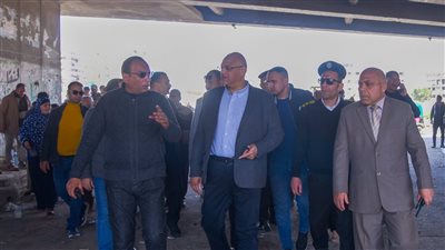 محافظ الإسكندرية يتفقد كوبري العوايد لفرض الانضباط ومواجهة الإشغالات والتعديات