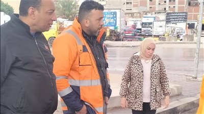 رئيس حي ثان المنتزه تتفقد أعمال تطهير المجاري المائية بالتعاون مع مديرية الري 