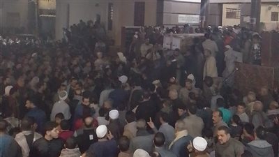 المئات يشيعون جثمان 